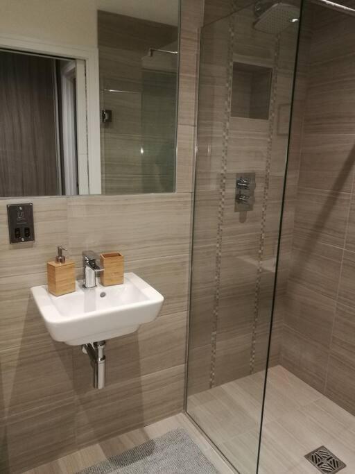 21 The Cocoa Suites Йорк Екстериор снимка